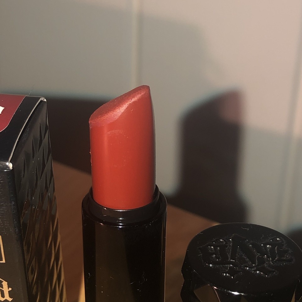 Studded Kiss Lipstick Nahz Fur Atoo *boxed* Kat Von D KVD Beauty eBay