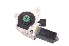 Moteur de lève-vitre avant droit Mercedes C117 CLA 2017 A61041-113 17649971