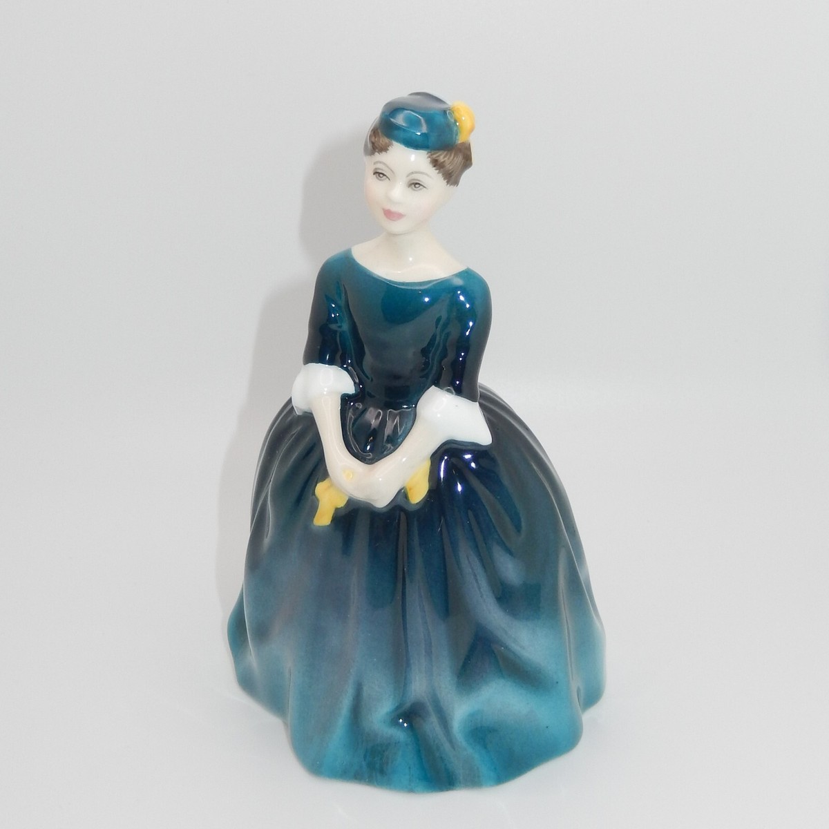  Cherie フィギュア 1965年製 Vintage ROYAL DOULTON Figurine / 1965 Cherie - HN2341 / Bone China