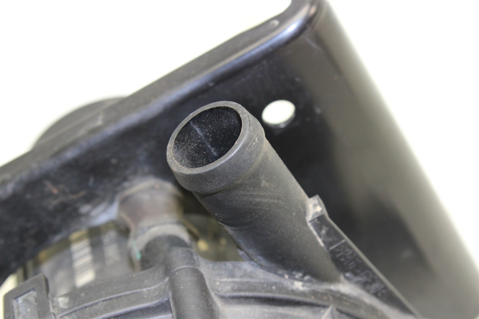 2013 Maserati GranTurismo S Air Injection Smog Pump 72247204 08-13