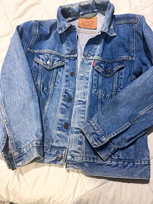 Vintage Levi's Light Blue Denim Trucker Jacket size L