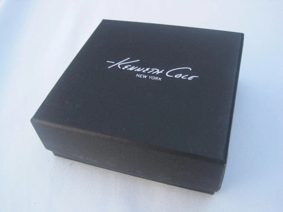 Pulsera de cordón Kenneth Cole New York para hombre, disponible en cinco colores, venta al por menor de $38 Foto 4 de 4
