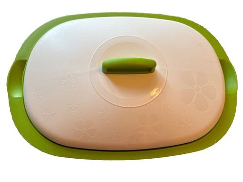 Green /White Tupperware Serving Dish and Spoon 3190B-1