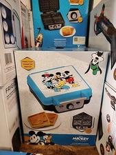 Disney DSC-281B Mickey & Friends Four Slice Waffle Maker, Blue New