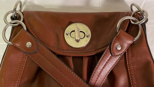 Bolso Bandolera Reliquia Plateado Herrajes Imitación Cuero - Imagen 4 de 9