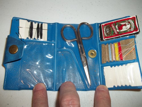 Vintage Lincoln Mutual Blue Travel Sewing Kit Nice L@@K - Picture 3 of 6