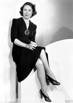 Vicki Vola lead actress in Brenda Curtis a Radio soap opera New 1940s Photo 3