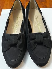 Vintage PRE OWNED Salvatore Ferragamo Vara Suedovara Black Pumps