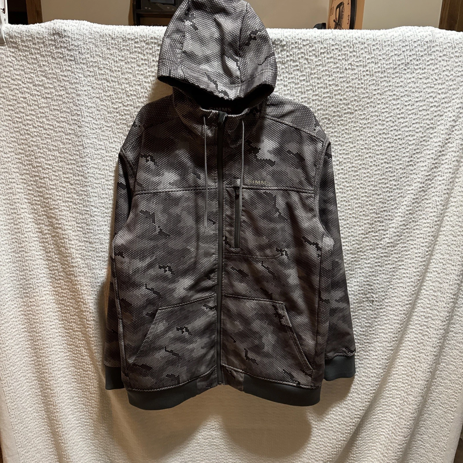 Simms Camo Softshell Hoodie Men’s XXL Gray Hex Camo Water Resistant