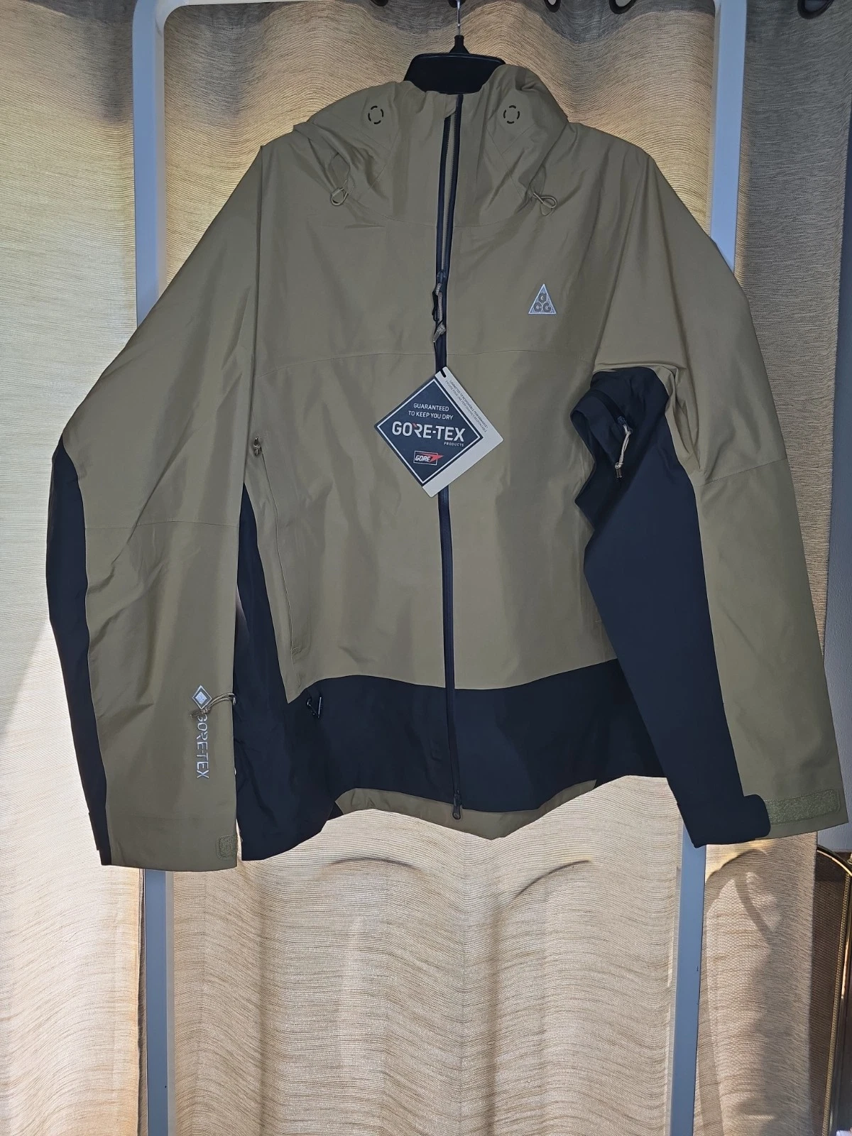 Nike ACG Misery Ridge Hood Zip Jacket Storm-FIT ADV Gore-Tex Men L FV8641-297
Opens in a new window