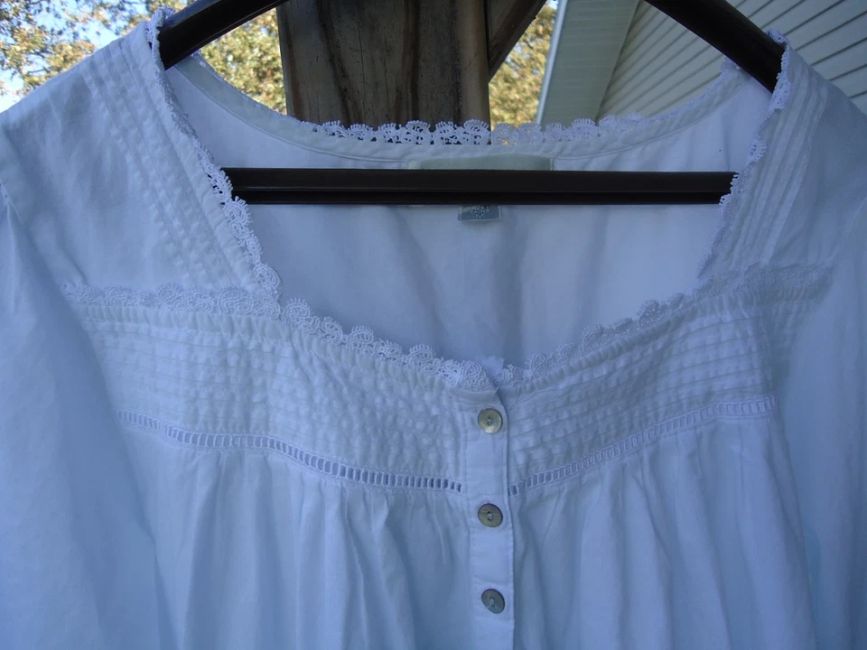 Camisón largo blanco Eileen West mediano cachemir encaje ribete botón bolsillos delanteros Foto 2 de 4