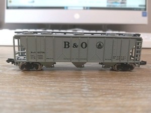 BACHMAN, N SCALE, 47' COVERED  HOPPER CAR, B & O. W/METAL WHEELS. FREE SHIPPING
