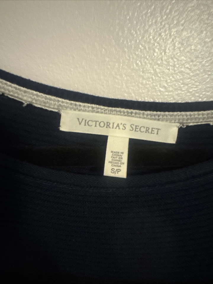 Suéter Cuadrado Acanalado Azul y Negro Victorias Secret ✨ Pequeño Foto 2 de 4