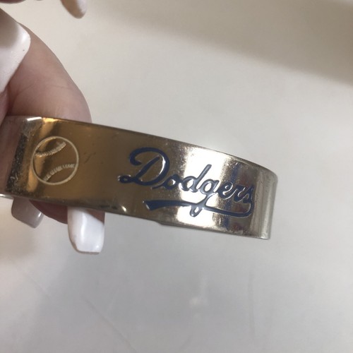Brazalete Brazalete Metal Placa Plata Estadio Béisbol LA DODGERS 1975 RARO De Colección - Imagen 8 de 10