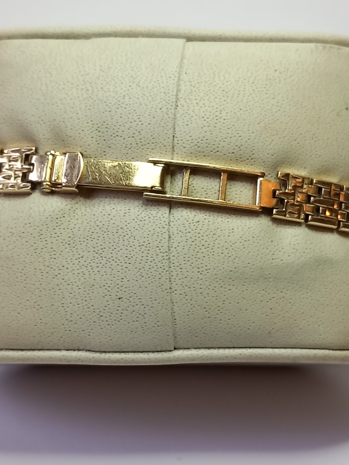 SOVEREIGN HALLMARKED SOLID 9ct GOLD CASE & STRAP LADIES WATCH IN FWO 11