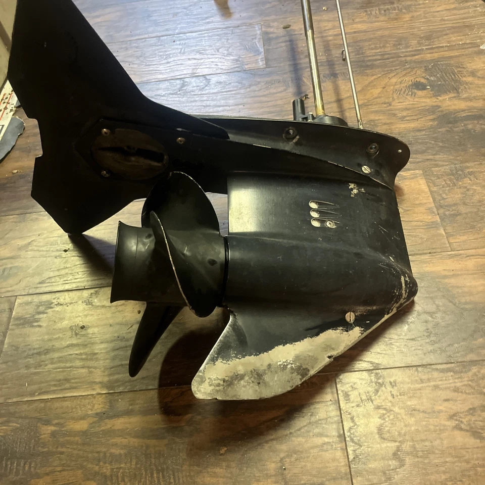 Johnson Evinrude Lower Unit 50 60 70 HP 3 Cylinder 1989-2001 2 Stroke Gearcase - Image 2 of 4