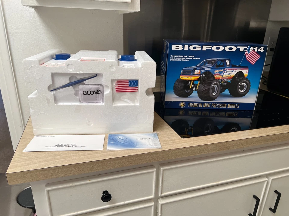 Monster Truck Franklin Mint BIGFOOT #14 1:24 - Nuevo en caja completo original Cartón Foto 2 de 4