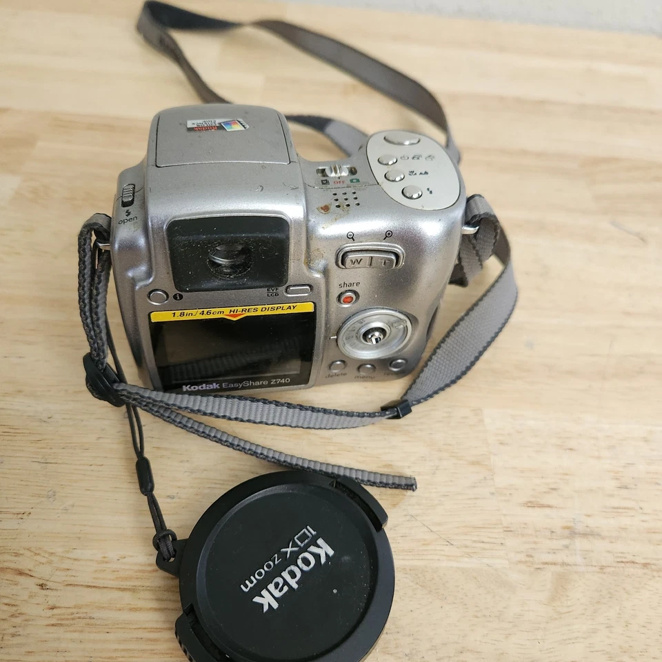 Kodak EasyShare Z740 5.0MP Digital Camera - Silver 10x Zoom - For parts - Image 4 of 4