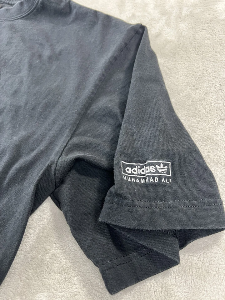 阿迪达斯 Muhammad Ali The Greatest 衬衫男式大号黑色漂浮蝴蝶蜜蜂 2006 — 第 3/4 张图片