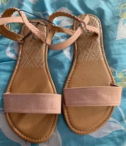 qupid blush sandals