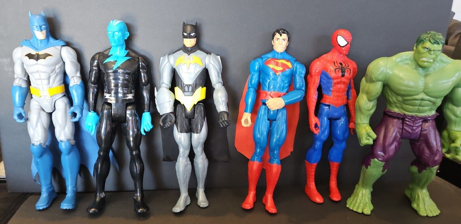 SUPER HERO ACTION FIGURE LOT OF 6 TOYS HULK SUPERMAN 2-BATMAN SPIDERMAN ELECTRO