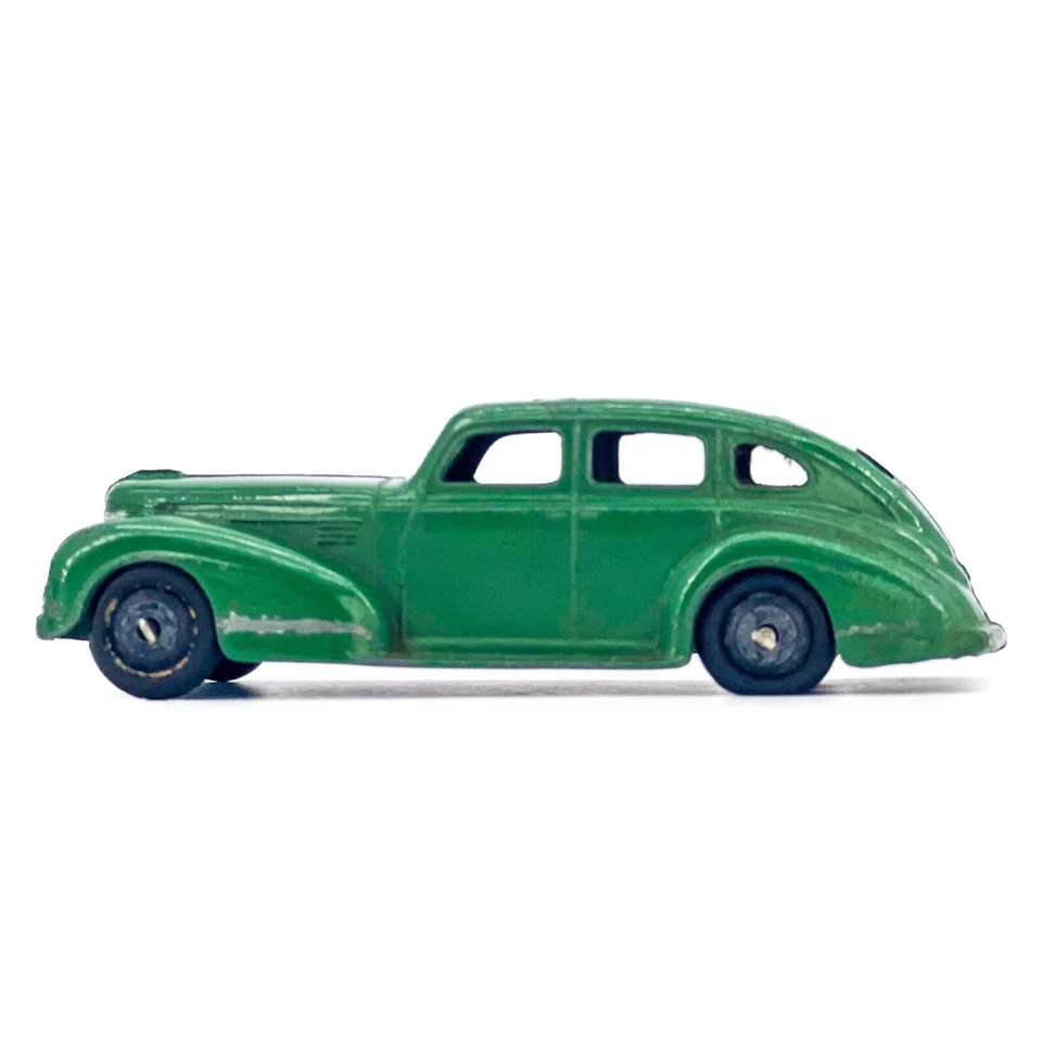 De colección Dinky Toys 39E Chrysler Royal Sedán Metal Hombre Cueva Diecast Car Inglaterra ¡GUAU! Foto 4 de 4