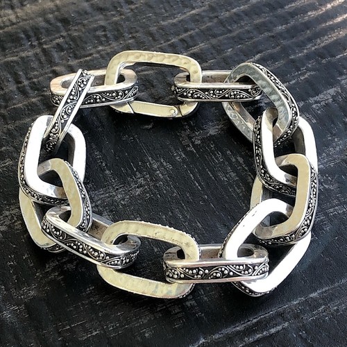 Pulsera granulada oxidada de eslabones martillados de plata de ley de gran tamaño LOIS HILL - Imagen 7 de 16