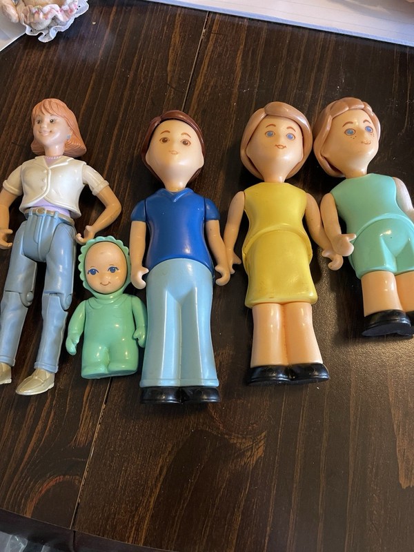 Vintage Fisher Price Lil Tikes Dollhouse Dolls Father Mother Daughter Baby