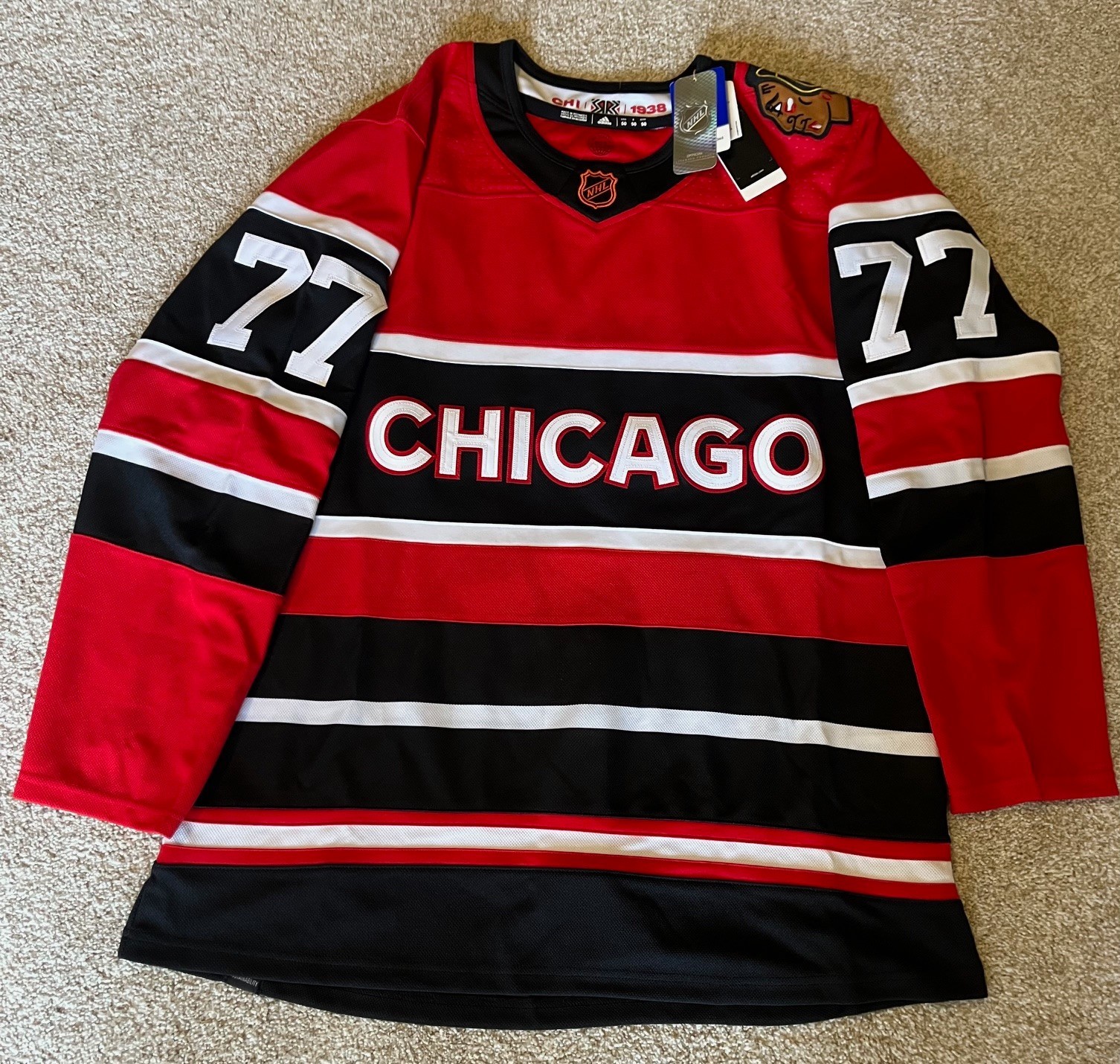 Kirby Dach #77 Chicago Blackhawks NHL Adidas Jersey Size 50 (M) NWT's