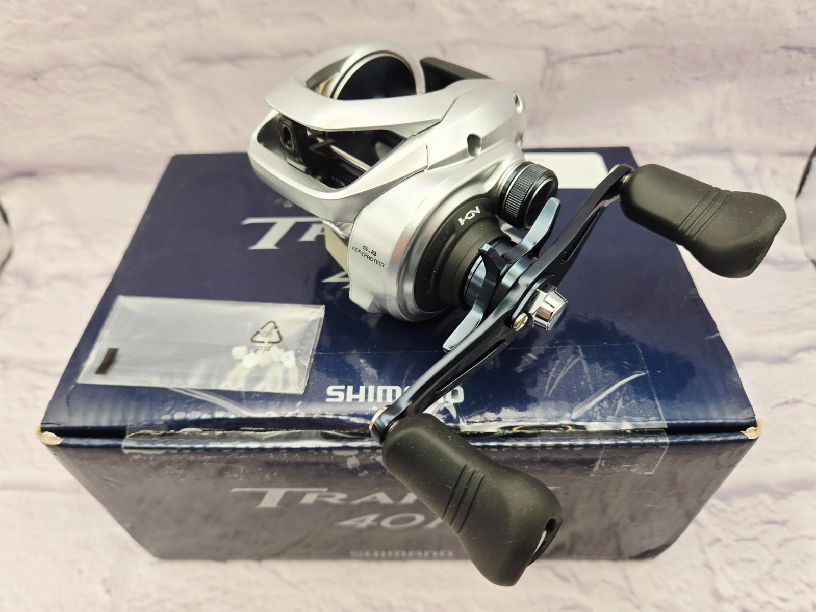 SHIMANO TRANX 401A Low Profile Baitcaster Reel 5.8:1 Lefthan