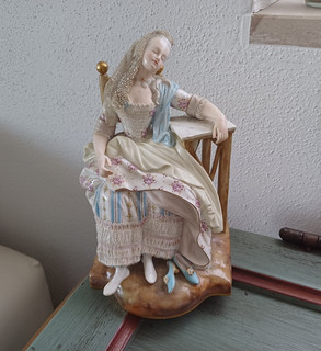 Meissen 1° scelta rara figura E58 Luisa dama addormentata pomellata XIX secolo antico Acier