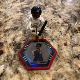 LEGO Star Wars Finn FN-2187 Minifigure sw0716 30605 & Finn Lego Trading Disc