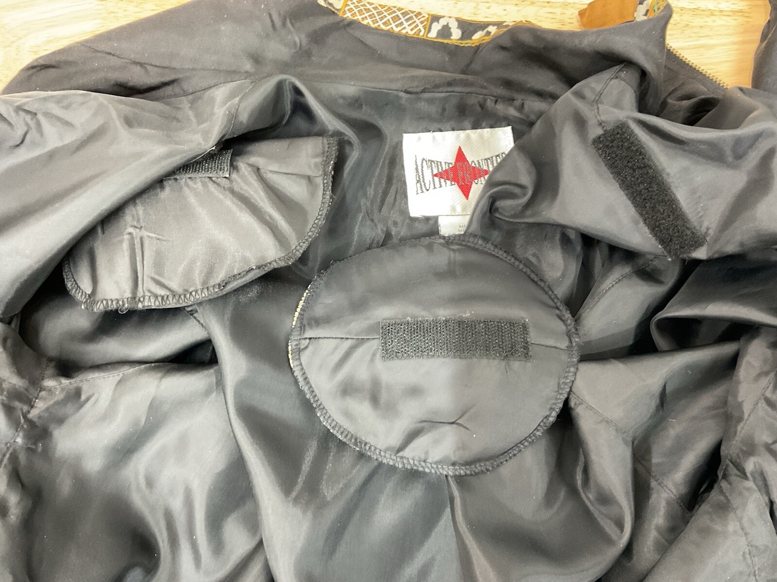 Silk Medium Active Frontier Jacket Gold, Black, A… - image 7