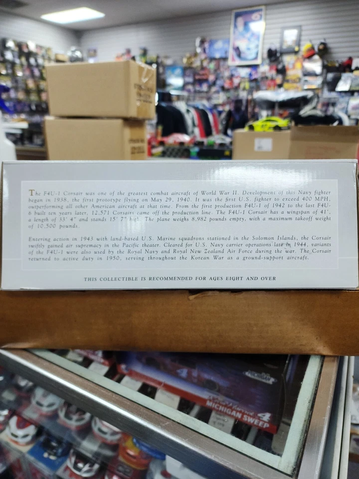 Banco diecast SpecCast F4U-1 Corsair 1997 Foto 2 de 3