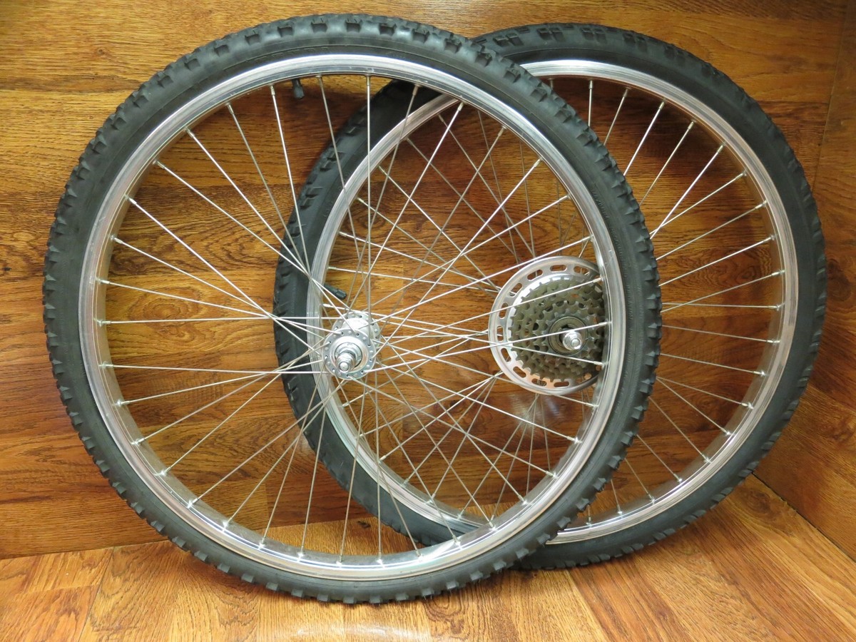 VINTAGE ARAYA 26x1.75 SUNTOUR 26 VINTAGE ARAYA 26x1.75 SUNTOUR 26