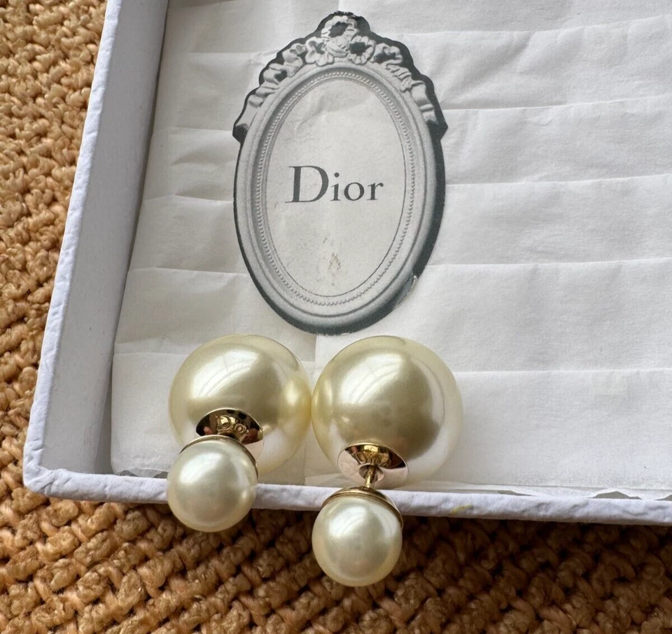 Pendientes Dior de perlas blancas tribales delanteras traseras Foto 3 de 4
