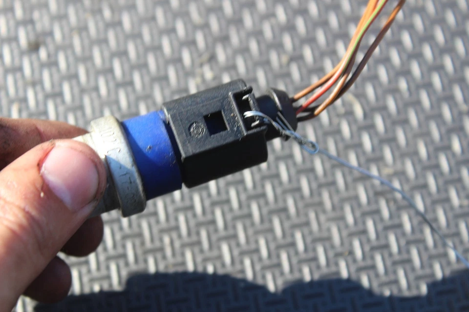 1999-2001 VW VOLKSWAGEN PASSAT PARKTRONIC PARKING SENSOR M379 - Image 4 of 4