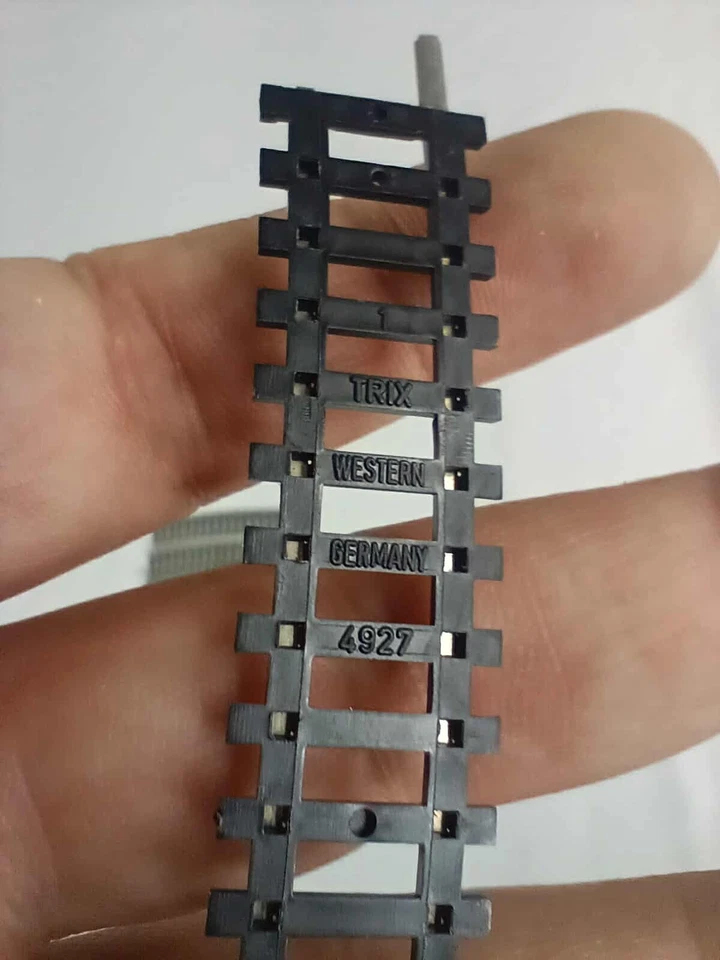 Vintage West Germany Trix Minitrix N gauge Lot of 10 Curved Track R4 15° No 4927 - Image 4 of 4