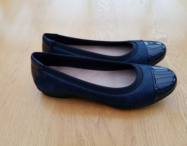 clarks womens navy flat shoes