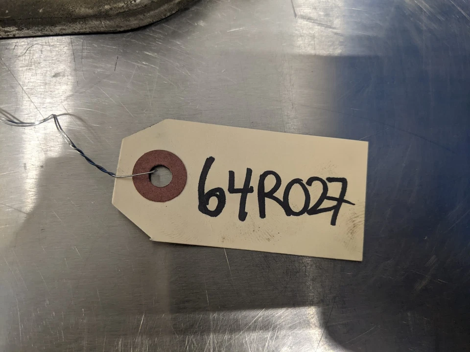 Left Valve Cover For 98-00 Toyota Sienna  3.0 - Image 4 of 4