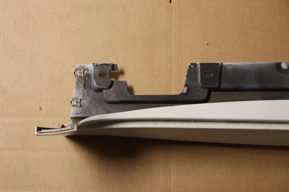 2011-2016 宝马 535I F10 右乘客侧摇杆成型面板白色原始设备制造商 — 第 2/4 张图片