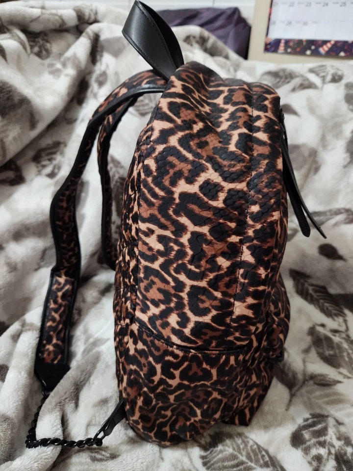 Victoria Secret 豹纹和黑色背包 — 第 2/4 张图片