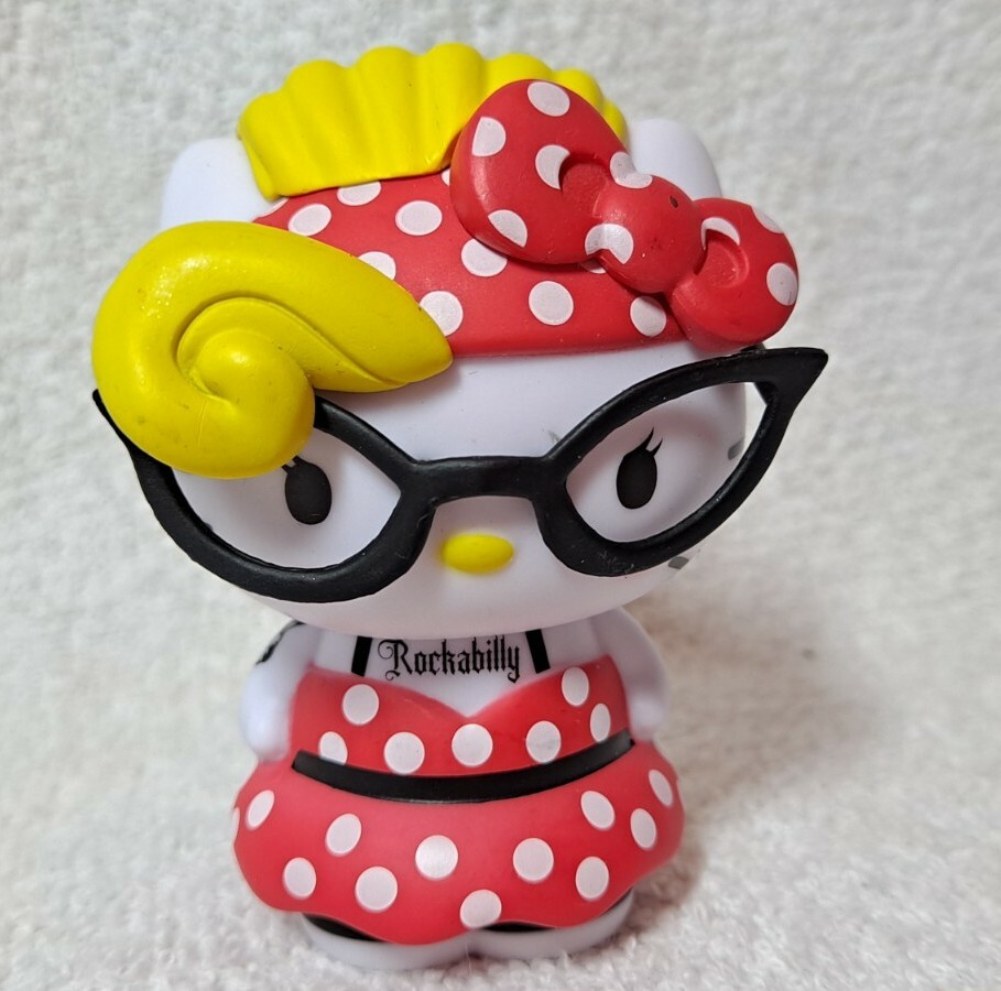 Hello Kitty 時計とミニキャラクター12体セット Amazon.co.jp: セイコークロック 目覚まし時計 置き時計