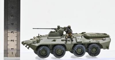 Sanrong 1/72 Russian Btr80a Armored Transport Vehicle + 1 Doll Finished Model GG