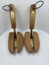 Woodlore Von Maur Adjustable Cedar Shoe Tree Stretch Form Size Medium 1 Pair
