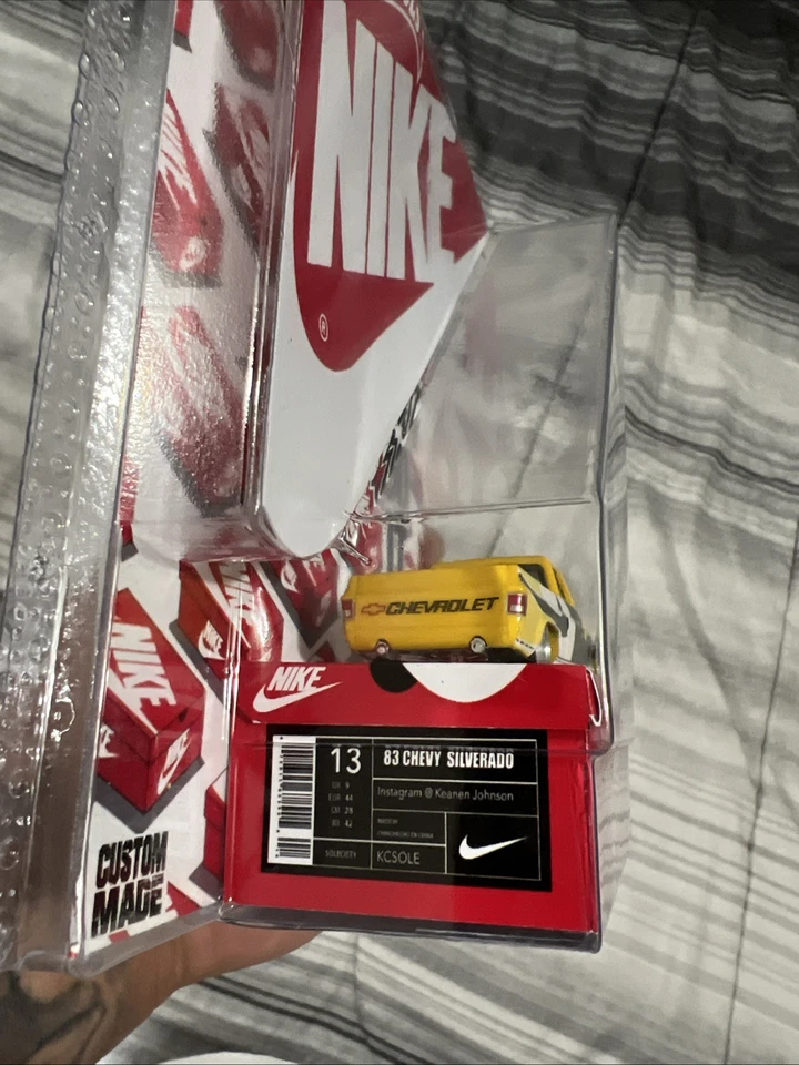 Caja de zapatos Nike personalizada Hot Wheels 83 Chevy Silverado amarillo NUEVO Foto 3 de 4