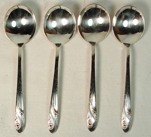 ROMANCE HOLMES & EDWARDS SILVERPLATE 4 ROUND SOUP SPOONS 1952 - Picture 1 of 3