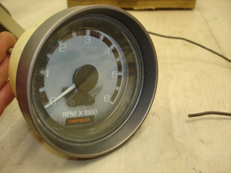 Velocímetro marino Chrysler Medallion vintage 0-6000 RPM Foto 2 de 4