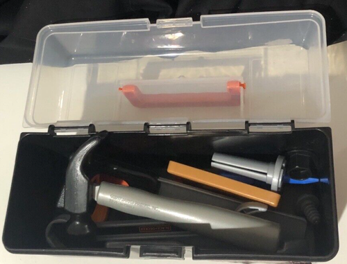 Caja de herramientas de juego Black & Decker Junior Finge con herramientas juguete para niños pequeños - Imagen 3 de 4