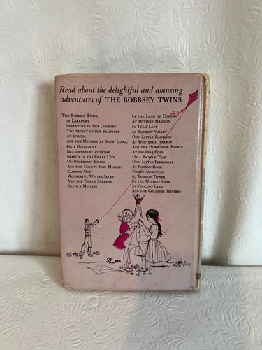 VTG. The Bobbsey Twins ON A BICYCLE TRIP 1958 Hardcover #48 - Imagen 3 de 8